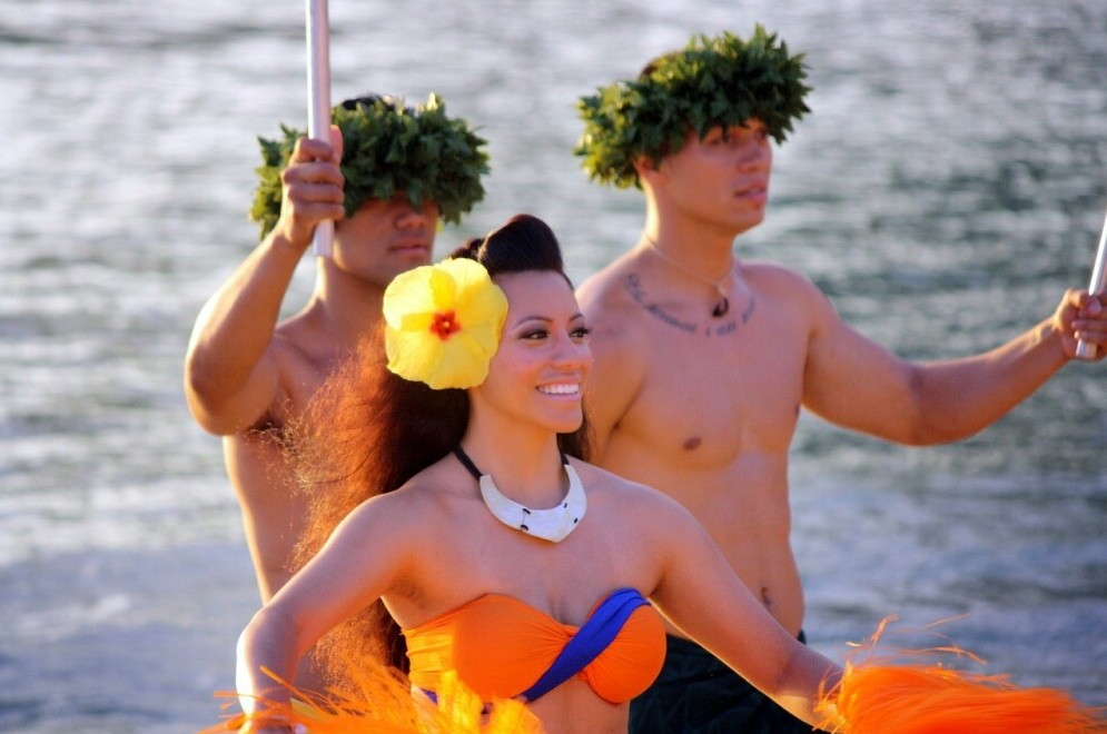 Hula dancers