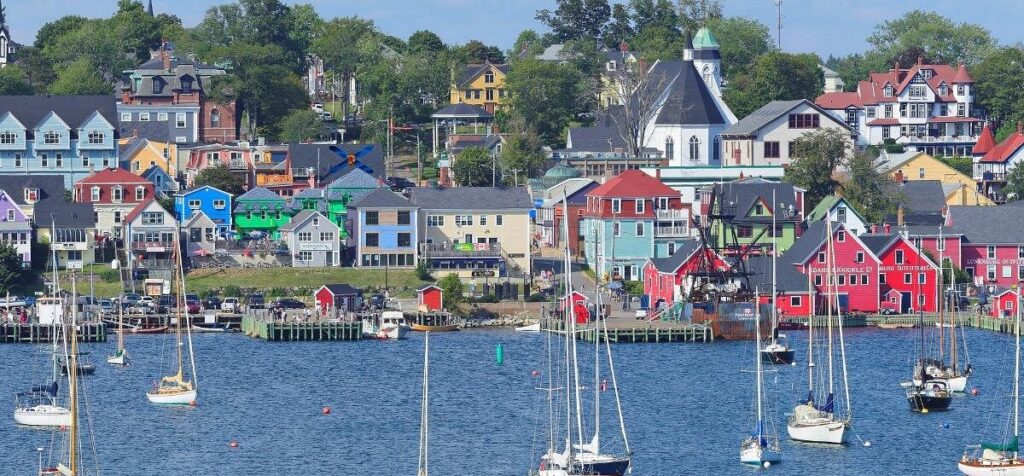 Day Trip to Lunenburg, Mahone Bay and Peggy's Cove from Halifax